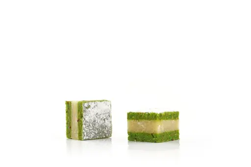 Hallab 1881 Box of 900 gr Hrisseh Pistachio & Almonds